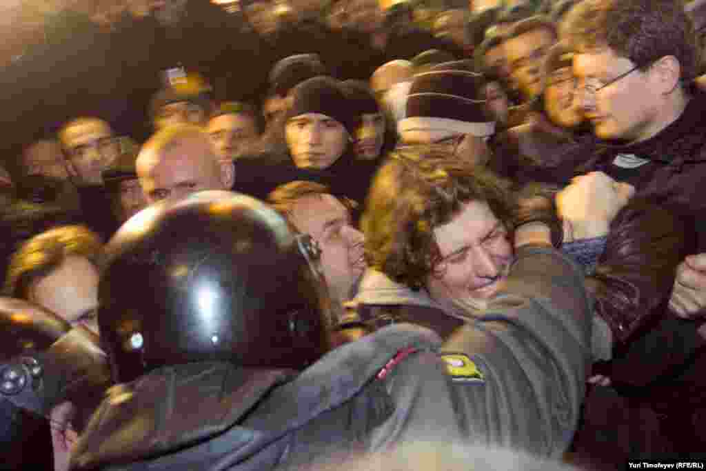 Гадел сайлау тарафдары тоткарлана