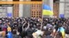 У Харкові активісти поштовхалися з міліцією, намагаючись пройти до мерії