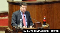 То, что прошлогодний «разнос» омбудсмена не был разовой акцией, депутаты осознали лишь несколько дней назад, после того как им на стол положили новый, еще более детальный отчет о проблемах в тюрьмах