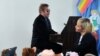 Sir Elton John cîntînd la orfelinatul Makayeva din Donețk