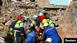 Echipele de salvare caută supraviețuitori după atacurile Rusiei asupra Kievului din 28 august