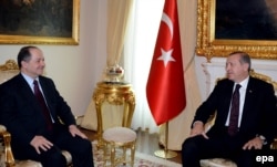 Yragyň awtonom Kürt regionynyň lideri Mesut Barzani we Türkiýäniň premýer-ministri Rejep Taýyp Erdogan.