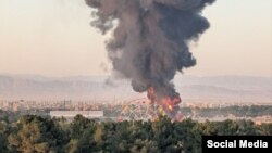 Meşhed şäheri Türkmenistan bilen Eýranyň arasyndaky Bajgirjan serhet geçelgesinden 100 km uzaklykda ýerleşýär.