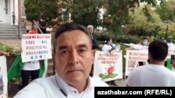 Myrat Gurbanow Waşingtondaky protest çäresine gatnaşýar. Arhiw suraty