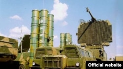 Пускові й радарна установки російського комплексу ППО С-300ПМУ-2. Як вважають, такий чи схожий і розміщено в Абхазії