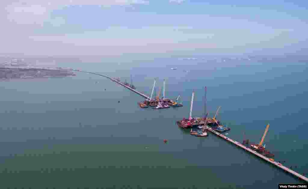 The arches straddle this gap in the bridge, designed to allow ships to pass beneath. Critics of the project say the planned 35-meter clearance under the bridge will be dangerously tight during stormy weather. Previous, stalled plans for a bridge across the strait called for clearance of at least 50 meters.&nbsp;