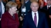 Канцлер Германии Ангела Меркель и президент России Владимир Путин во время встречи в Берлине