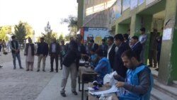 د ټاکنو خپلواک کمېسیون کمېشنران د کابل په زرغونې لېسه کې د رأی ورکونې بهیر پیل