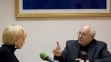 Mihail Gorbaciov acordînd un interviu Europei Libere