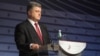Президент Єврокомісії Жан-Клод Юнкер (праворуч), голова Європейської ради Дональд Туск (посередині) та прем’єр-міністр Латвії, яка нині головує в ЄС, Лаймдота Страуюма під час підсумкової прес-конференції саміту «Східного партнерства». Рига, 22 травня 2015 року
