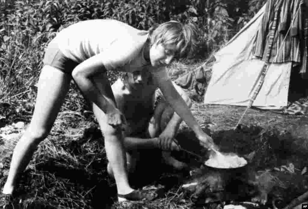 Будущий канцлер Германии Ангела Меркель в походе в 1973 году. До воссоединения Германии еще 16 лет. 