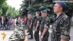 145 бронежилетів і шоломів від депутатів до десантників
