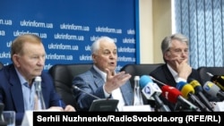 Три колишні президенти України Леонід Кучма (ліворуч), Леонід Кравчук (посередині) і Віктор Ющенко (праворуч) під час спільної прес-конференції щодо створення української помісної православної церкви. Київ, 8 травня 2018 року