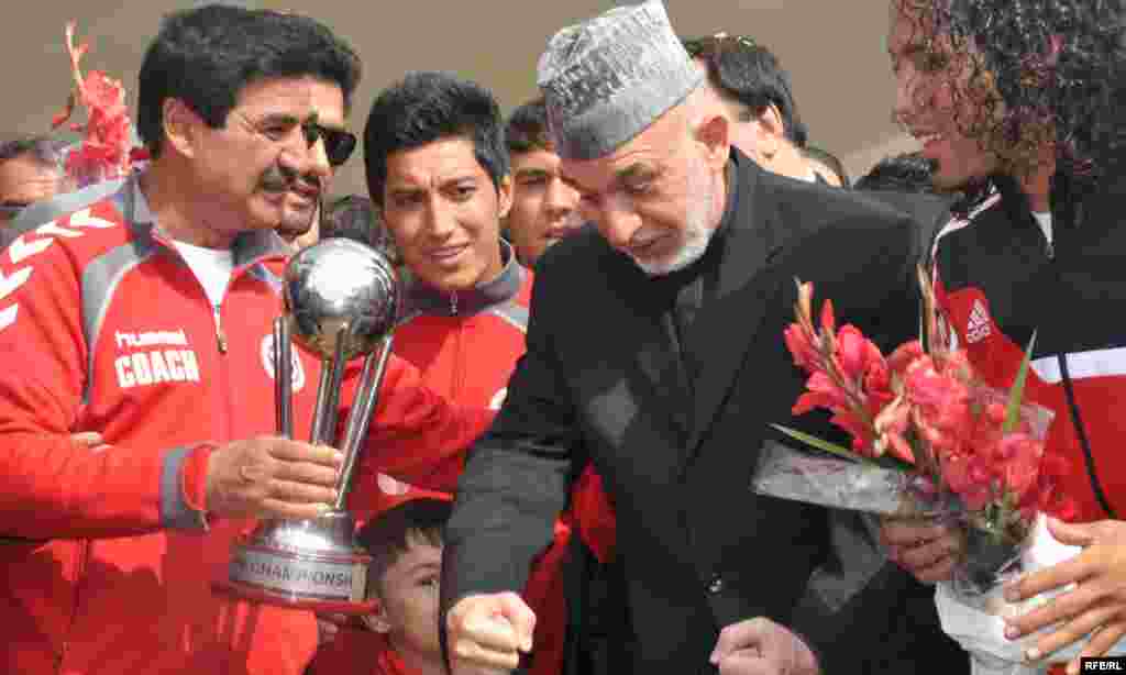 Afghan President Hamid Karzai congratulated members of the Afghan national soccer team at Kabul International Airport.