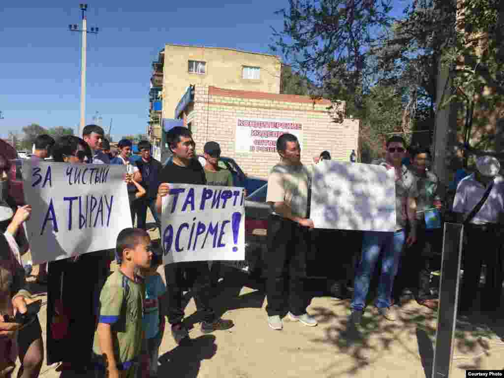 Некоторые участники пришли с детьми. 