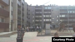 Березовка ауылының тұрғындарына арнап салынып жатқан үйлер. Ақсай қаласы, Батыс Қазақстан облысы, 24 тамыз 2015 жыл.
