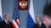 Američki predsednik Džordž Buš (L) i ruski predsednik Vladimir Putin (D) na konferenciji za novinare u Sočiju, 06.04.2008. 