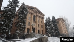 Ազգային ժողովի շենքը Երևանում, արխիվ