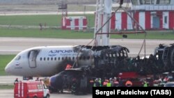 Самолёт после катастрофы в аэропорту Шереметьево