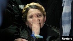 Юлия Тимошенко төрмә хастаханәсеннән иреккә чыкты