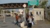 КПП "Достук" на кыргызско-узбекской границе, Ошская область, 26 октября 2011 года.