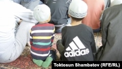 Türkmenistanda raýatlaryň din saýlamak hukugy kanunda kepil geçilýär. 