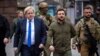 Президент Украины Владимир Зеленский (справа) и премьер-министр Великобритании Борис Джонсон. Киев, Украина, 9 апреля 2022 года