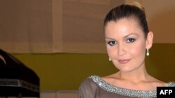 Лола Каримова - өзбек президентінің кіші қызы. Париж, 8 сәуір 2009 жыл.