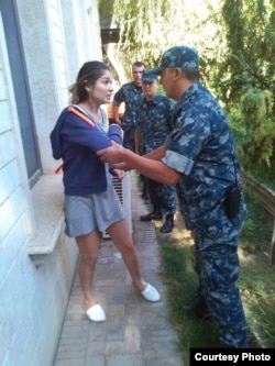 Гулнора Каримова ҳанӯз дар замони зинда будани падараш ба ҳабси хонагӣ гирифта шуд