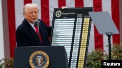  ABŞ-nyň prezidenti Donald Tramp täze salgytlary yglan edýär.
