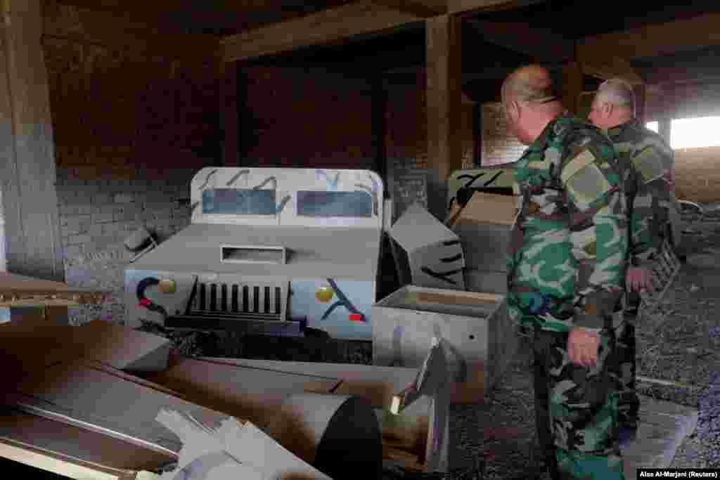 More recently, dummy weapons were used by Yugoslavia in 1999 to divert NATO missiles and by the militant group Islamic State (IS) in Syria and Iraq. These Iraqi Christian soldiers discovered a wooden “jeep” during the battle for Mosul in 2016.