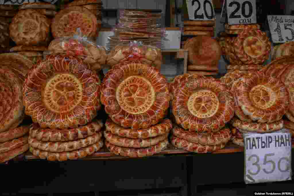 В Кыргызстане за последние месяца подожали практически все виды продуктов питания. Подорожал и ГСМ. Официально, уровень инфляции составил 9,7%, хотя некоторые товары подорожали до 50%.