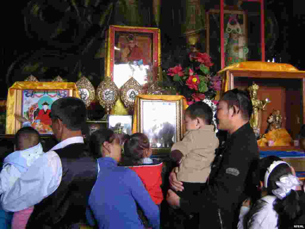 The monastery today is a popular attraction for tourists and Buddhists. - Buddhism has seen a popular resurgence in Mongolia since the end of the communist regime in 1990.