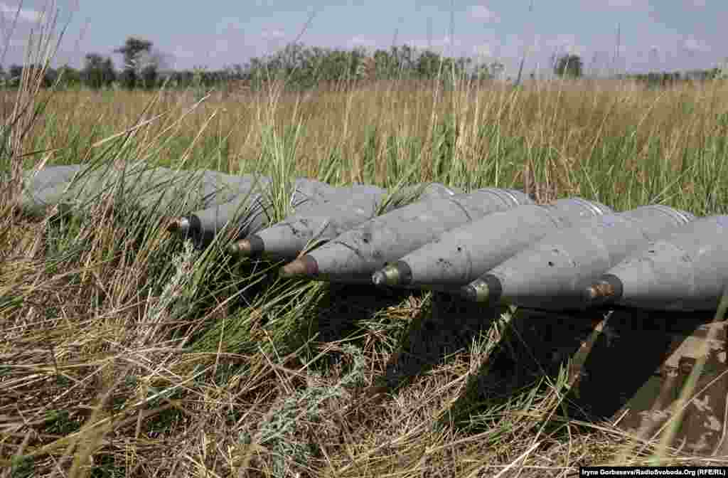 Вага кожного снаряда – 46 кілограмів, калібр – 152 міліметри, а дальність стрільби близько 30 кілометрів
