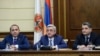 Նախագահ Սերժ Սարգսյանը ներկայացնում է նոր վարչապետ Հովիկ Աբրահամյանին: Աջից հեռացող վարչապետ Տիգրան Սարգսյանն է: 13-ը ապրիլի, 2014 թ․