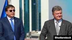 Saakashvili (left) with his former classmate Petro Poroshenko in 2015.