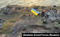 Украинский флаг на острове Змеиный