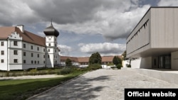 Schloss Hohenkammer și sala de seminarii și evenimente muzicale alăturată