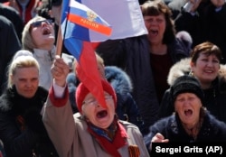 Пророссийский митинг в Донецке в конце марта 2014 года