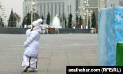 Çärä gatnaşýan çagalaryň egin-eşikleri hem ak reňkde bolmaly