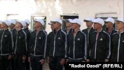 Группа призывников в Таджикистане