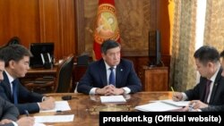 Сооронбай Жээнбеков провел рабочее совещание по ситуации на кыргызско-таджикской границе. 17 сентября 2019 года.
