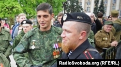 Militantii "DPR" Mihail TolstyTolstâh, zis Ghivi (stânga) si Arseni Pavlov, zis Motorola. 09 mai 2015. Ambii au post asasinati.