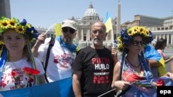 Украінцы ў Рыме пратэстуюць супраць прыезду Пуціна ў Ватыкан