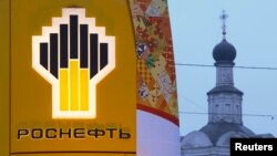 Russia -- The company logo of Rosneft is seen outside a service station in Moscow, November 12, 2013