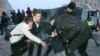Гирдиҳамоии эътирозии мухолифин дар Минск аз сӯи полис саркуб шуд