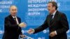 Президент Росії Володимир Путін і колишній канцлер Німеччини Герхард Шредер (праворуч), фото архівне