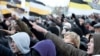 Авторы доклада отмечают, что преступлений на националистической почве стало меньше