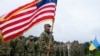 Украинские и американские военные во время церемонии открытия международных военных учений Rapid Trident-2021 ("Быстрый трезуб") на Яворивском полигоне. Львовщина, 20 сентября 2021 года 