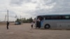 Место, где в селе Кабанбай-батыра останавливается автобус, следующий в Астану. Акмолинская область, 8 сентября 2016 года.